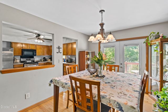 22 Altamont Avenue, Colonie, NY 12205