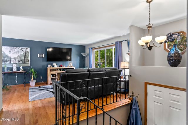 22 Altamont Avenue, Colonie, NY 12205