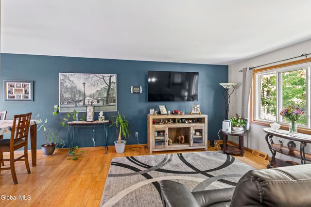 22 Altamont Avenue, Colonie, NY 12205