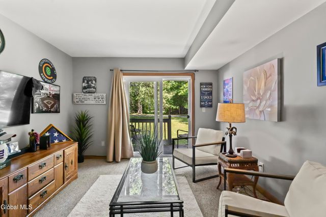 22 Altamont Avenue, Colonie, NY 12205