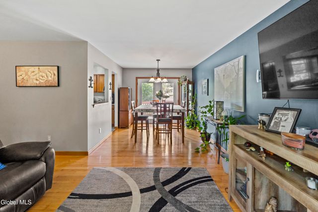 22 Altamont Avenue, Colonie, NY 12205