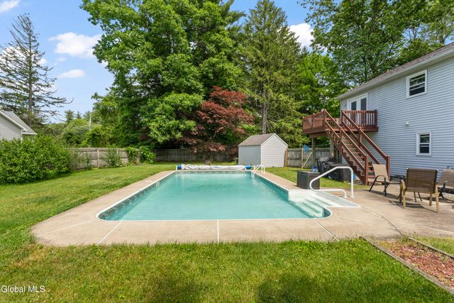 22 Altamont Avenue, Colonie, NY 12205