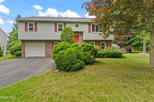22 Altamont Avenue, Colonie, NY 12205