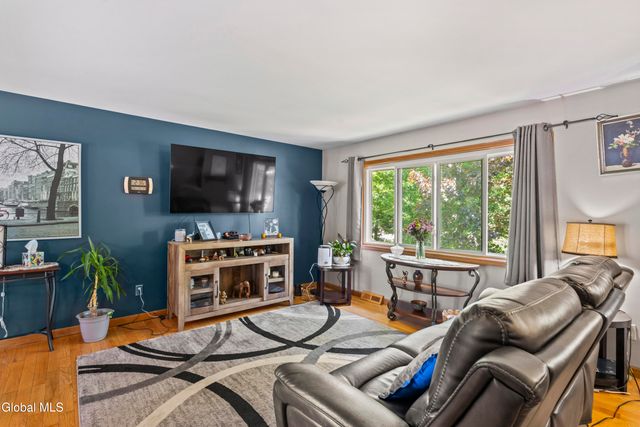 22 Altamont Avenue, Colonie, NY 12205