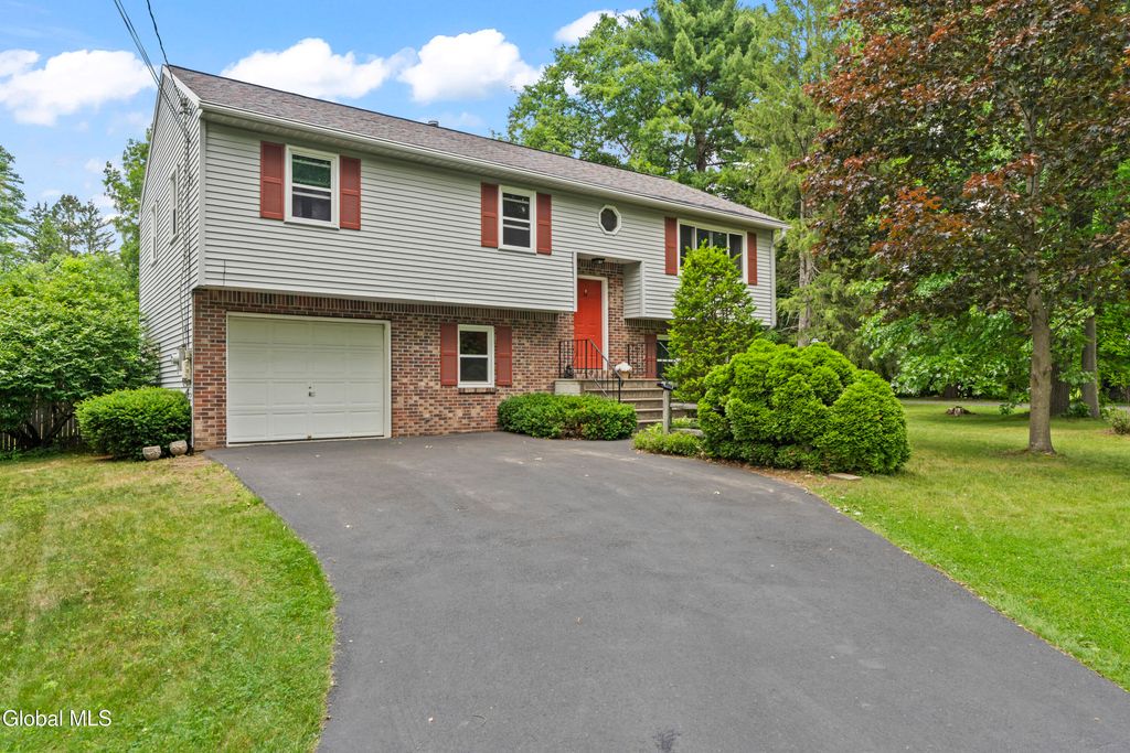 22 Altamont Avenue, Colonie, NY 12205