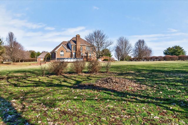 5000 Lupreese Lane, Versailles, KY 40383