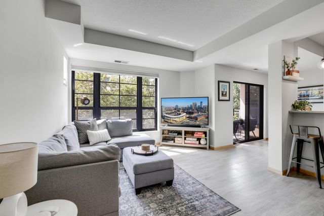 2565 Franklin Avenue 207, Saint Paul, MN 55114