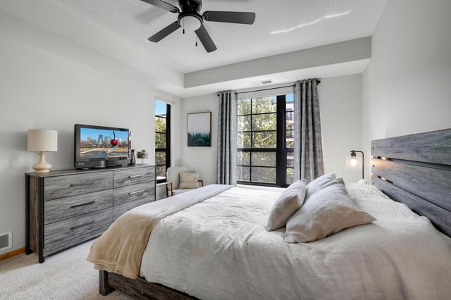 2565 Franklin Avenue 207, Saint Paul, MN 55114