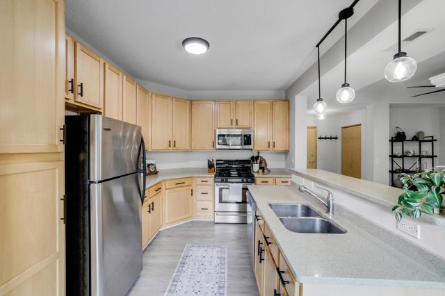 2565 Franklin Avenue 207, Saint Paul, MN 55114