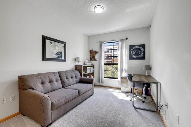 2565 Franklin Avenue 207, Saint Paul, MN 55114