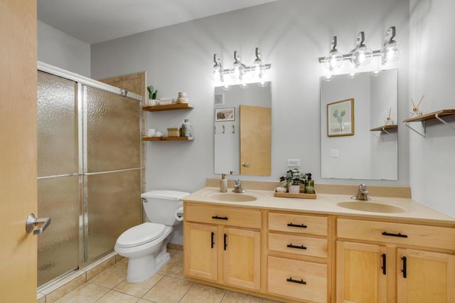 2565 Franklin Avenue 207, Saint Paul, MN 55114