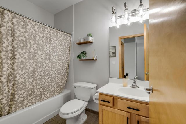 2565 Franklin Avenue 207, Saint Paul, MN 55114