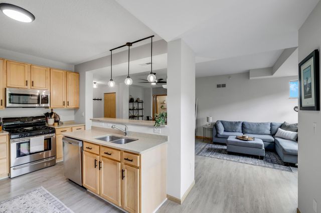 2565 Franklin Avenue 207, Saint Paul, MN 55114