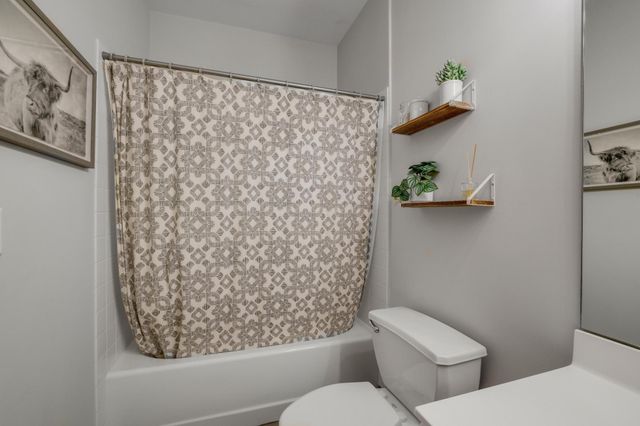 2565 Franklin Avenue 207, Saint Paul, MN 55114