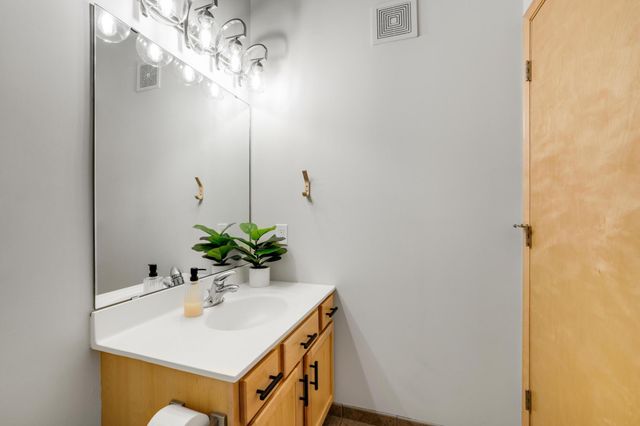 2565 Franklin Avenue 207, Saint Paul, MN 55114