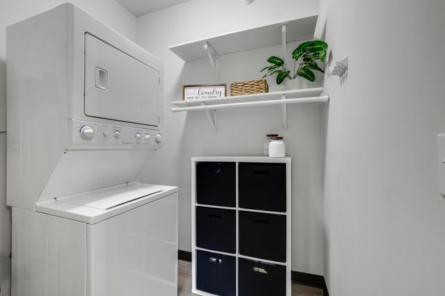 2565 Franklin Avenue 207, Saint Paul, MN 55114