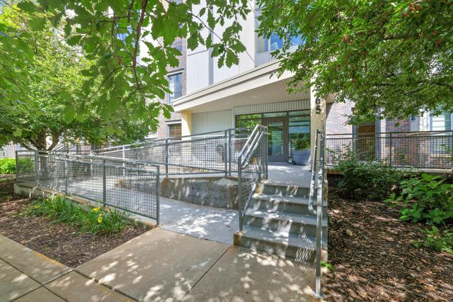 2565 Franklin Avenue 207, Saint Paul, MN 55114