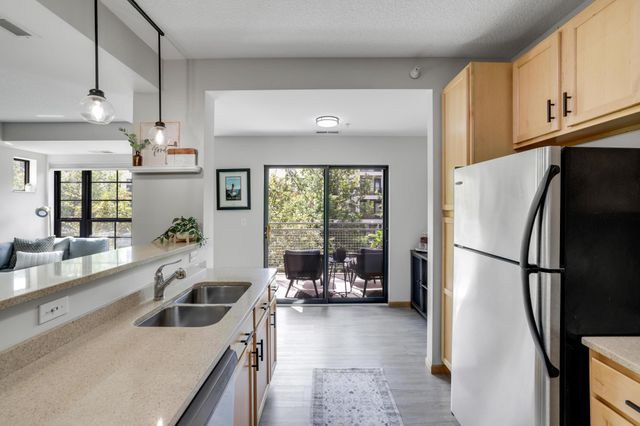 2565 Franklin Avenue 207, Saint Paul, MN 55114