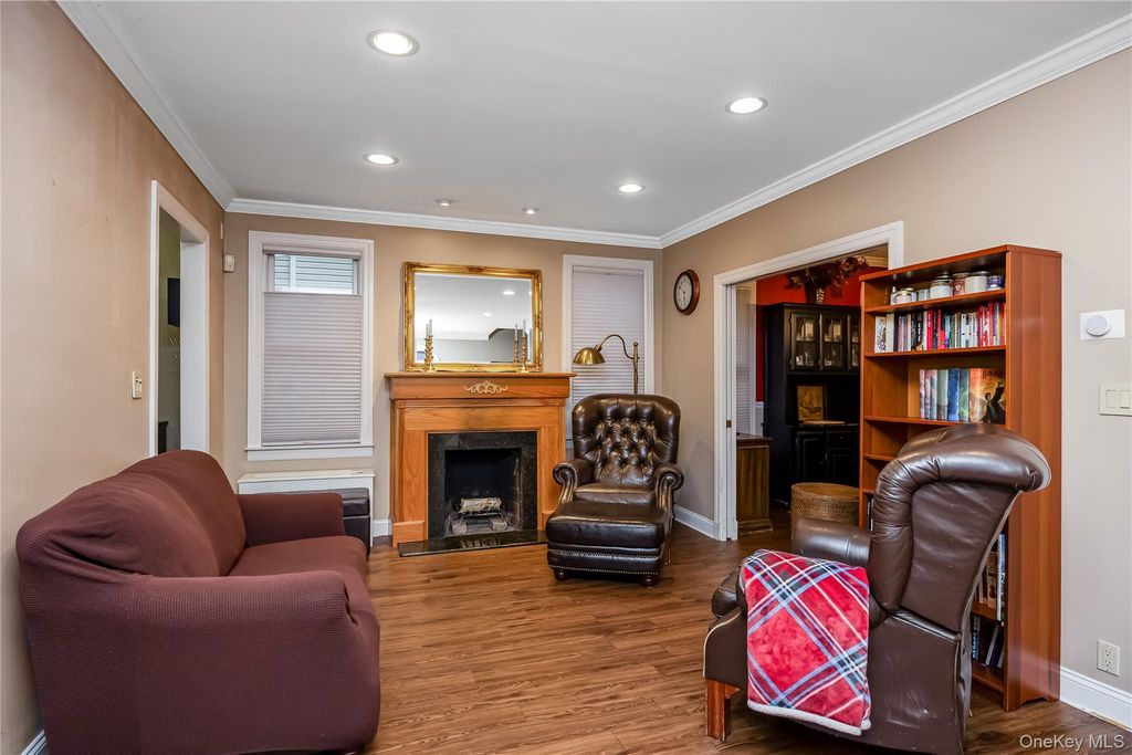 10 York Place, Williston Park, NY 11596 — photo 4