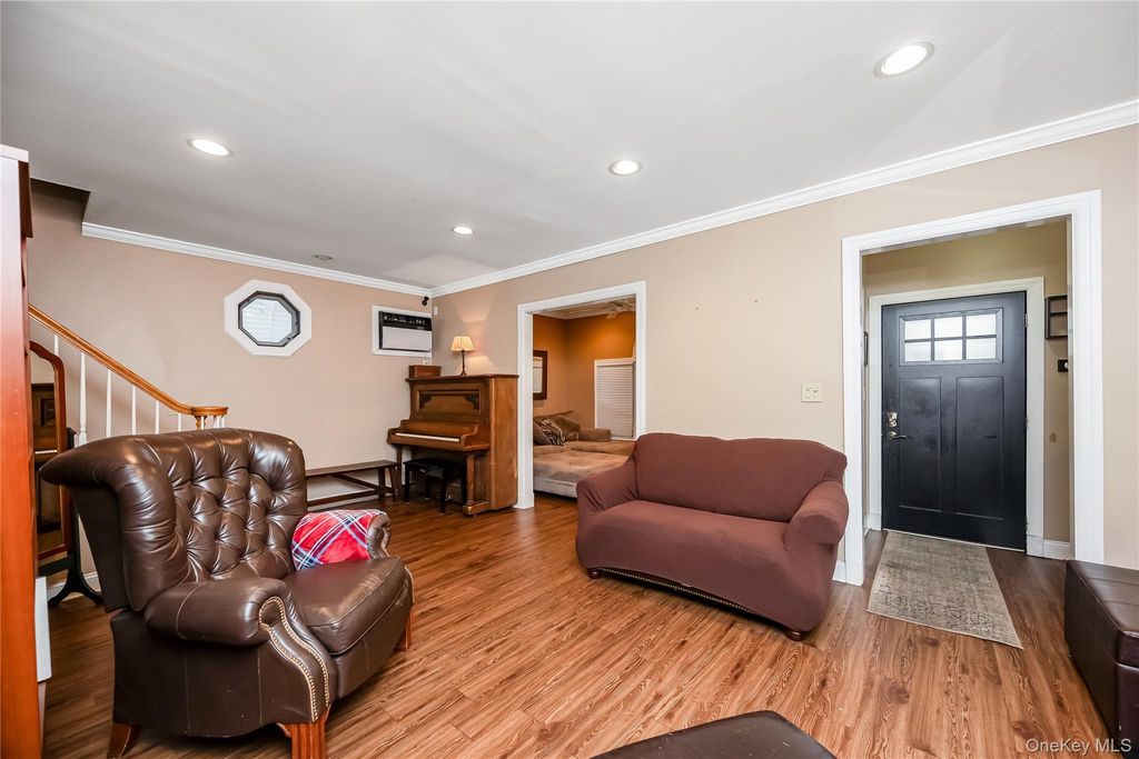 10 York Place, Williston Park, NY 11596 — photo 5