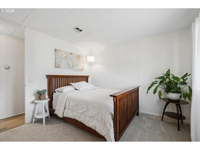 1800 LAKEWOOD Ct 47, Eugene, OR 97402