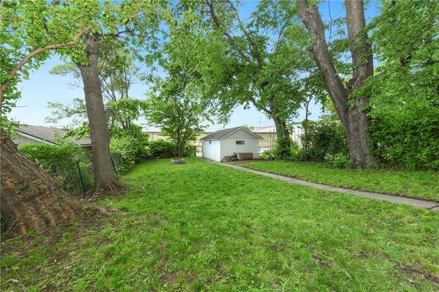 8917 W 51st Street, Merriam, KS 66203