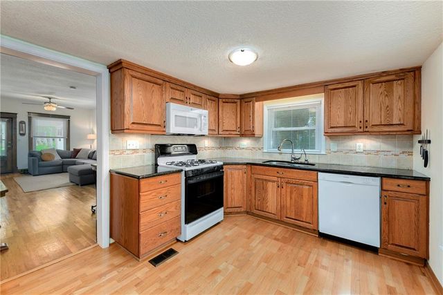 8917 W 51st Street, Merriam, KS 66203