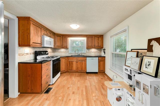 8917 W 51st Street, Merriam, KS 66203
