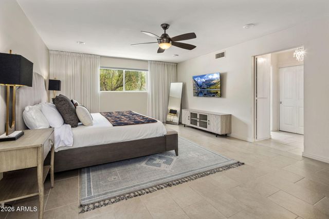 2432 E PIESTEWA PEAK Drive, Phoenix, AZ 85016