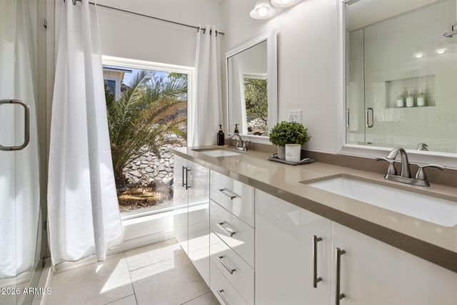 2432 E PIESTEWA PEAK Drive, Phoenix, AZ 85016