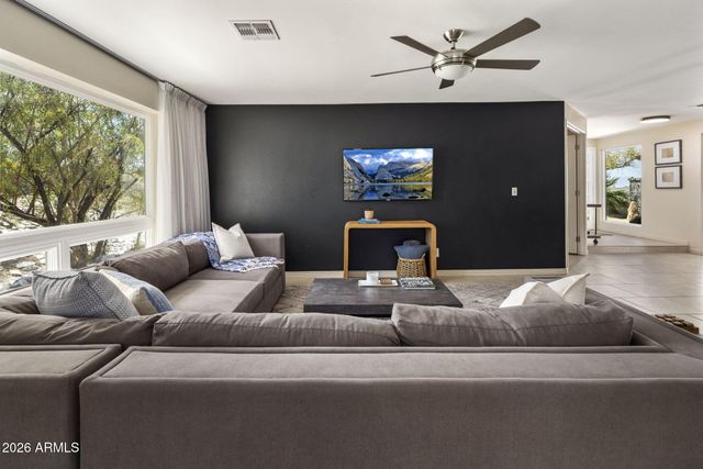 2432 E PIESTEWA PEAK Drive, Phoenix, AZ 85016