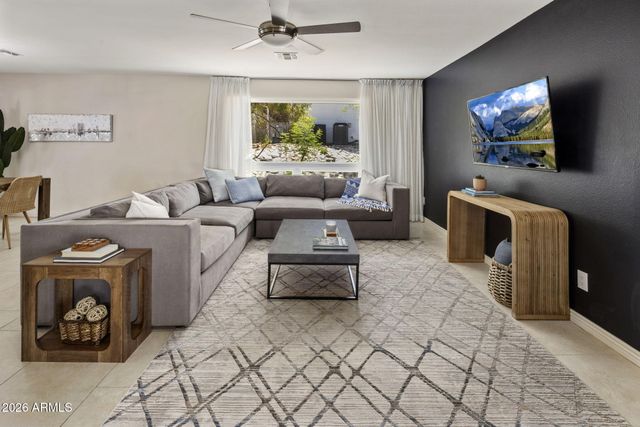 2432 E PIESTEWA PEAK Drive, Phoenix, AZ 85016