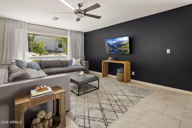 2432 E PIESTEWA PEAK Drive, Phoenix, AZ 85016