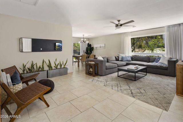2432 E PIESTEWA PEAK Drive, Phoenix, AZ 85016