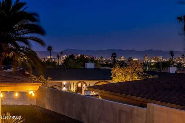 2432 E PIESTEWA PEAK Drive, Phoenix, AZ 85016