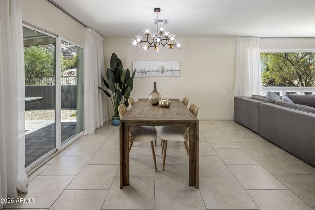 2432 E PIESTEWA PEAK Drive, Phoenix, AZ 85016