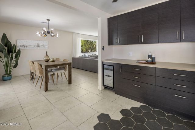 2432 E PIESTEWA PEAK Drive, Phoenix, AZ 85016