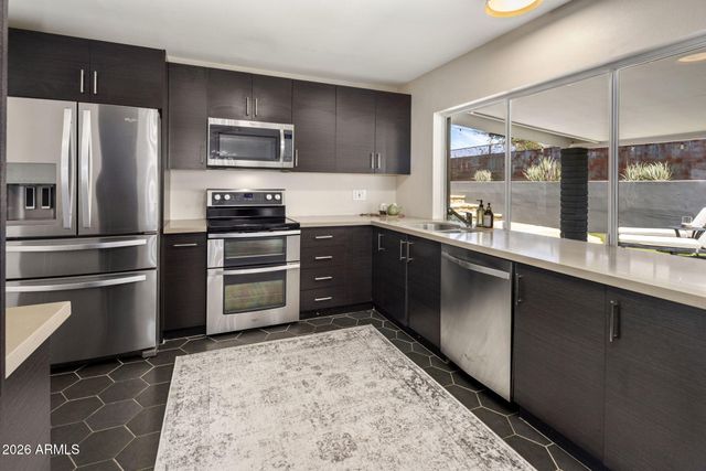 2432 E PIESTEWA PEAK Drive, Phoenix, AZ 85016