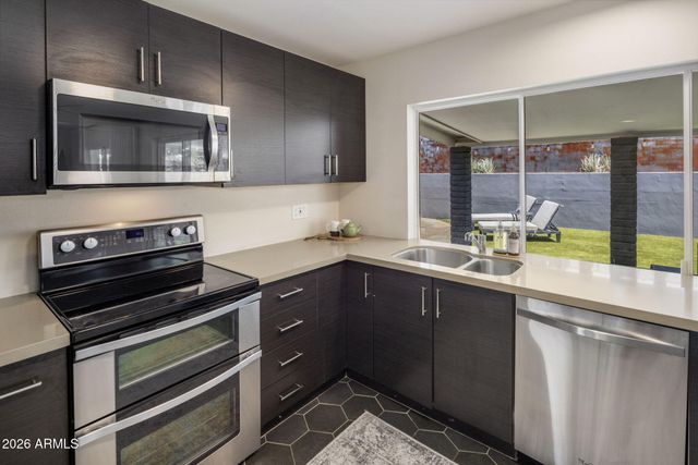 2432 E PIESTEWA PEAK Drive, Phoenix, AZ 85016