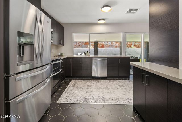 2432 E PIESTEWA PEAK Drive, Phoenix, AZ 85016
