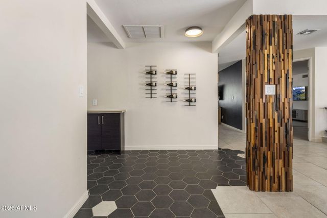 2432 E PIESTEWA PEAK Drive, Phoenix, AZ 85016