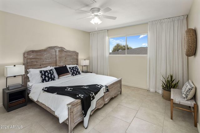 2432 E PIESTEWA PEAK Drive, Phoenix, AZ 85016