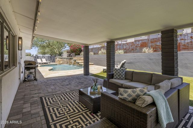 2432 E PIESTEWA PEAK Drive, Phoenix, AZ 85016