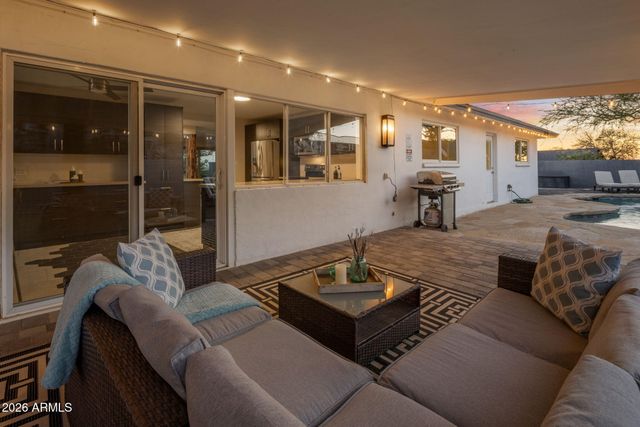 2432 E PIESTEWA PEAK Drive, Phoenix, AZ 85016