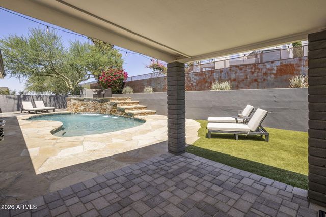 2432 E PIESTEWA PEAK Drive, Phoenix, AZ 85016