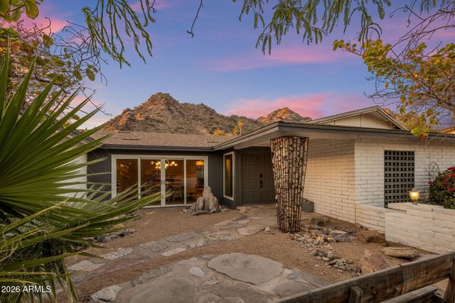 2432 E PIESTEWA PEAK Drive, Phoenix, AZ 85016