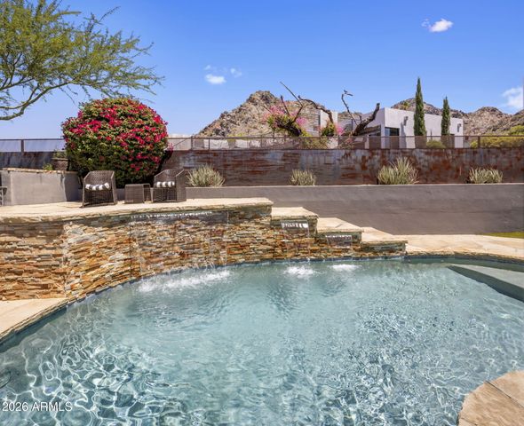 2432 E PIESTEWA PEAK Drive, Phoenix, AZ 85016