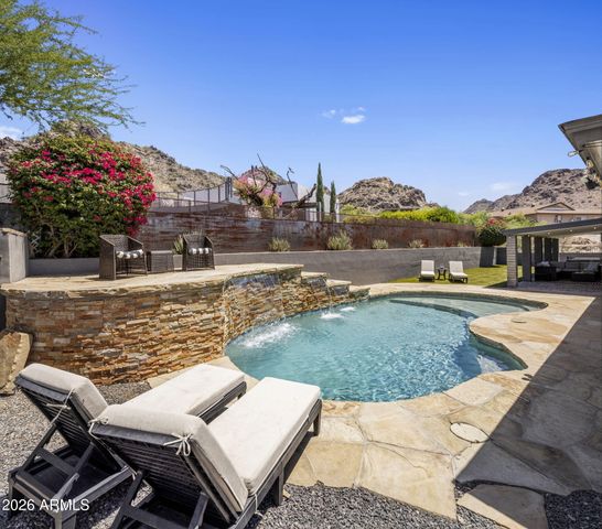 2432 E PIESTEWA PEAK Drive, Phoenix, AZ 85016