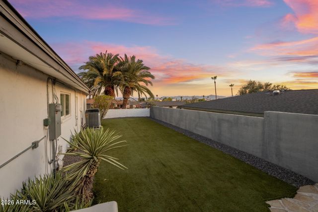 2432 E PIESTEWA PEAK Drive, Phoenix, AZ 85016