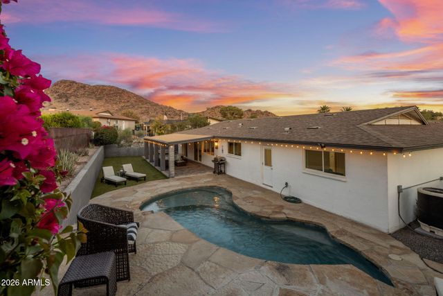 2432 E PIESTEWA PEAK Drive, Phoenix, AZ 85016